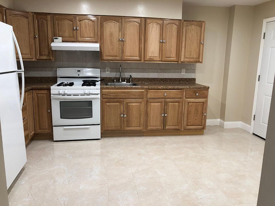 1st image of 924 Throggmorton Ave #1