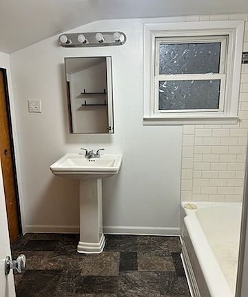 4th image of 114 Wilbur St
