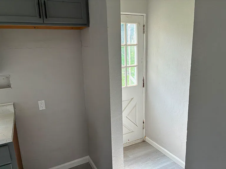 3323 Edward St — Photo 9