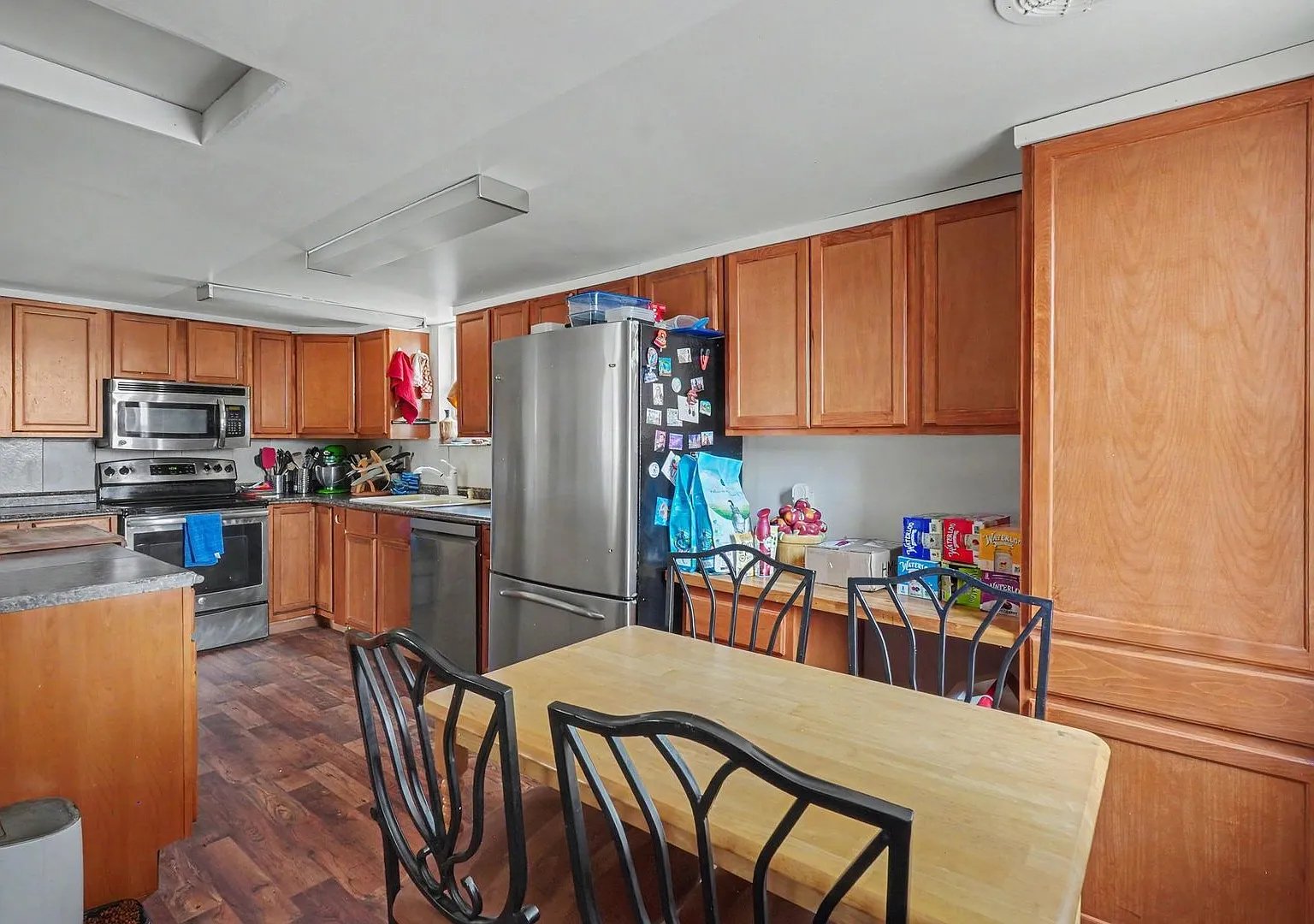 Spacious 3BR Ranch on Large Corner Lot with 2-Car Garage — Photo 4