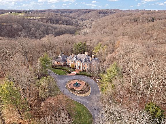 4th image of 504 Hillside Dr