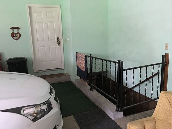 entrance to basement from ga