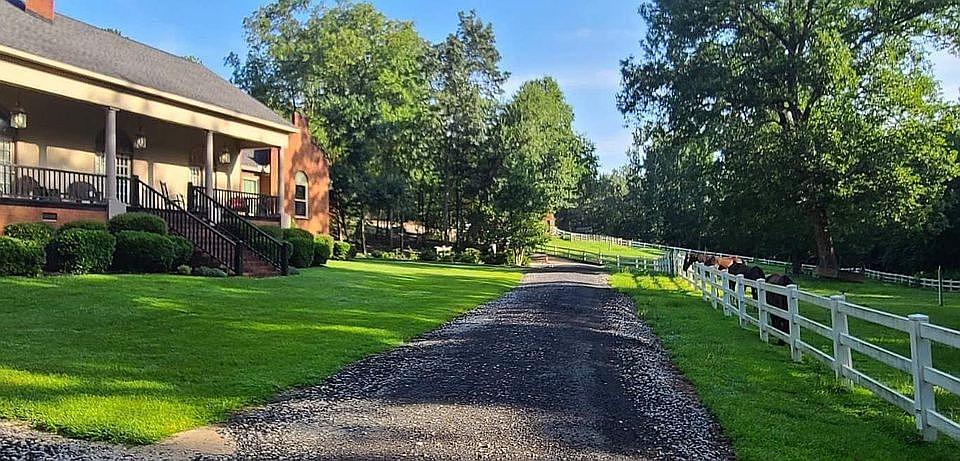 1st image of 165 Indian Valley Ln
