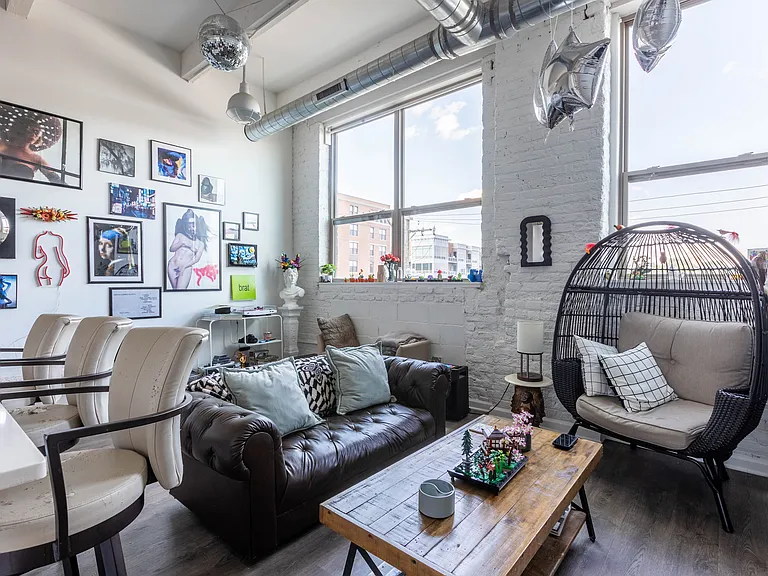 915 W Dakin St #3 — Photo 2
