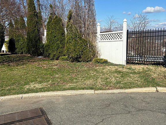 3rd image of 223 Glenbrook Avenue