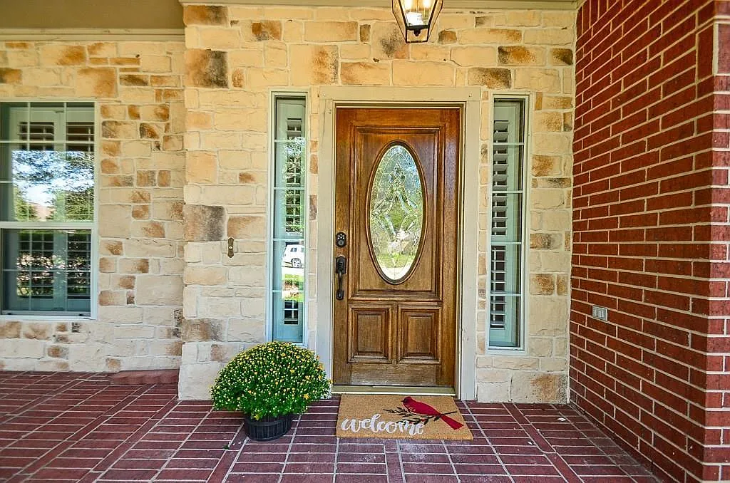 4 bed, 2.5 bath, 2692 sqft, $2,850 — Photo 3