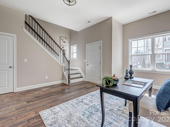 4th image of 5029 Belmont Crossing Dr