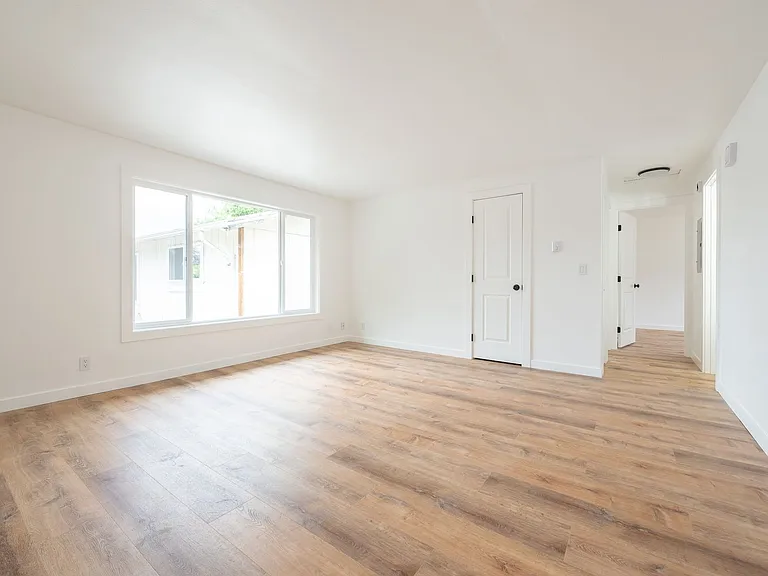 272-288 S Knott St — Photo 14