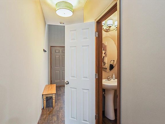 4th image of 594 Stonewood Ln