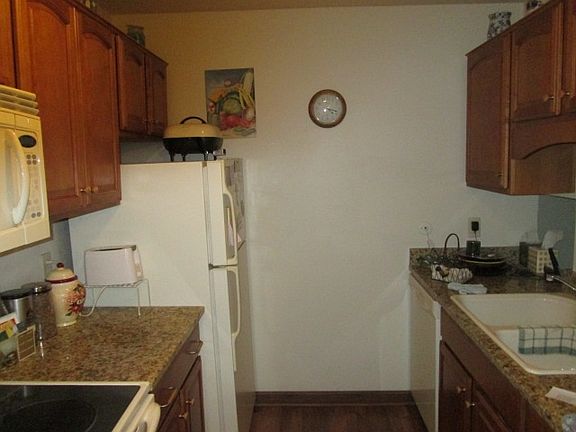 2nd image of 2929 Sunnyside Dr Unit 241
