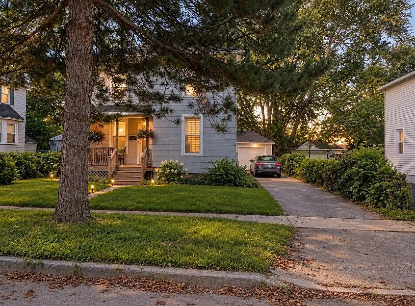 3 bed, 1.0 bath, 1328 sqft, $1,850 — Photo 3
