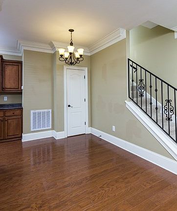 5th image of 133 Falls Grove Dr