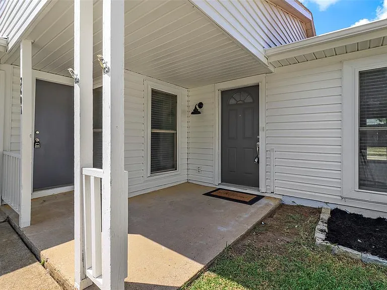 2601 Knoll Trl — Photo 16