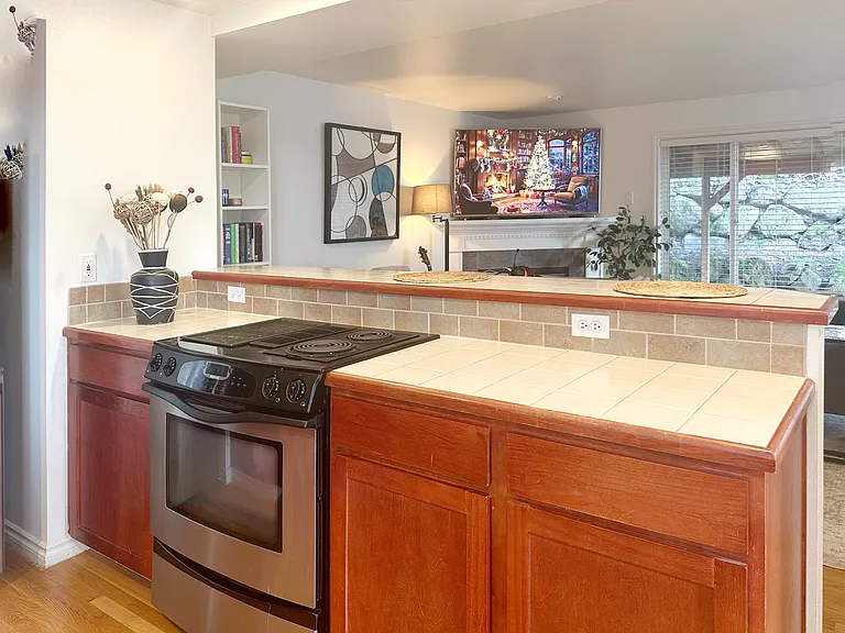 1122 Yakima Ave S — Photo 8