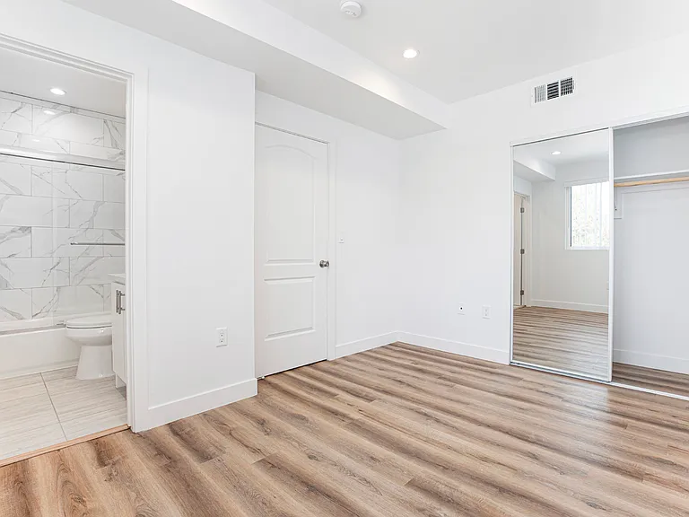 5912.5 Tujunga Ave — Photo 11