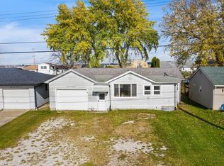 6334 Marina Dr, Algonac, MI