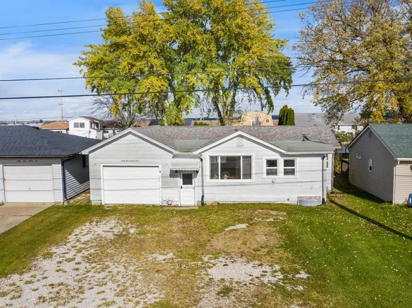 6334 Marina Dr, Algonac, MI 48001