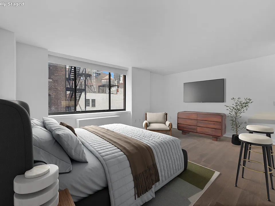 77 W 24th St #6L