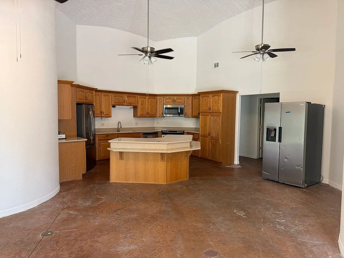 SFH - 18390 17th Ave - SFH - 18390 17th Ave — Photo 2