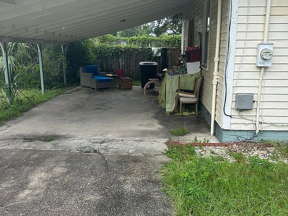 4th image of 1214 W Garden St