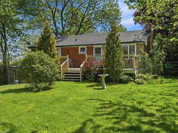 227 Glancaster Rd, Hamilton, ON L9G 3K9
