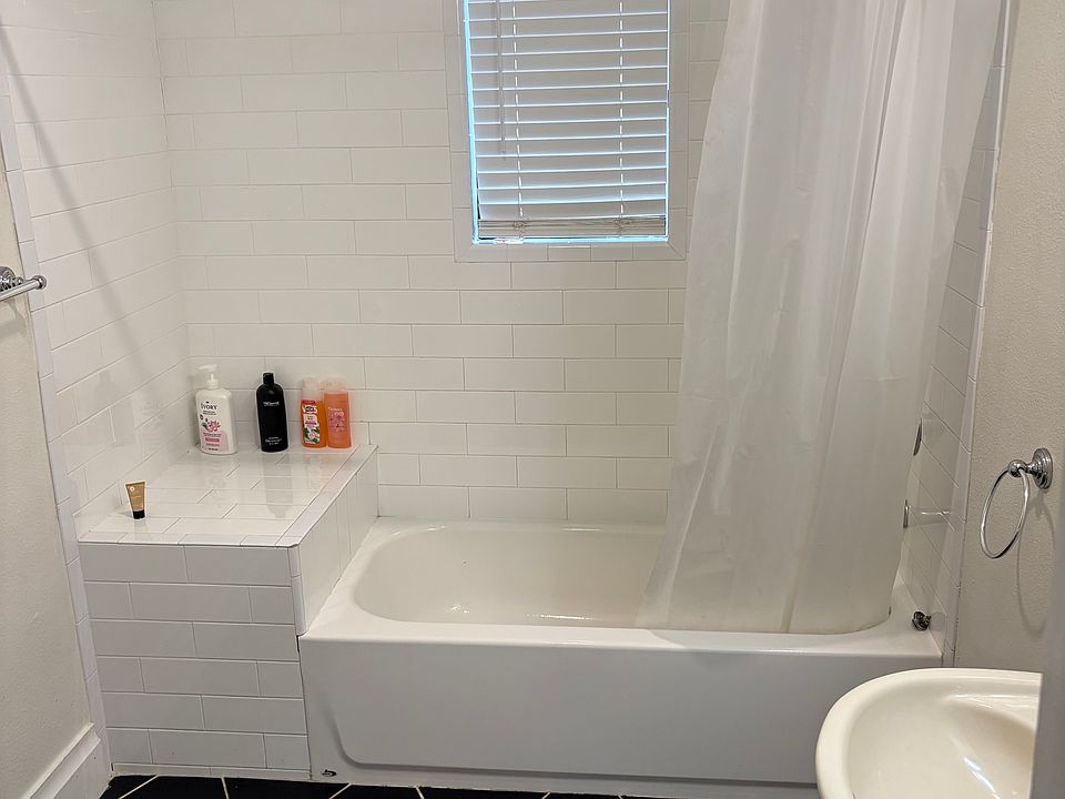 1st image of 800 E Patterson St