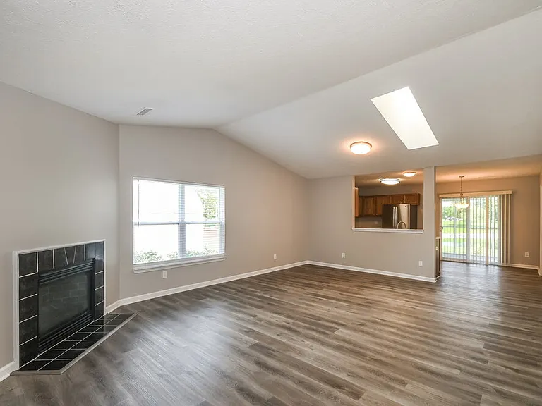 1295 Spring Lake Dr — Photo 5
