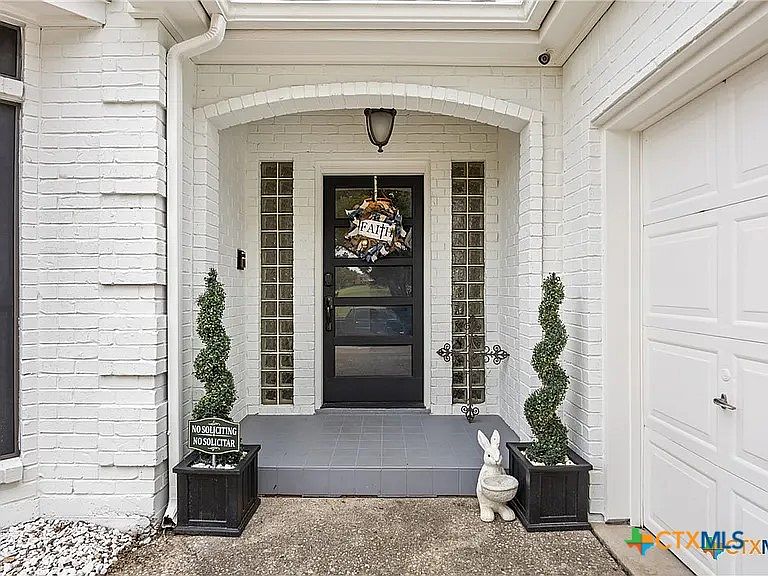 1st image of 4615 Sunflower Ln
