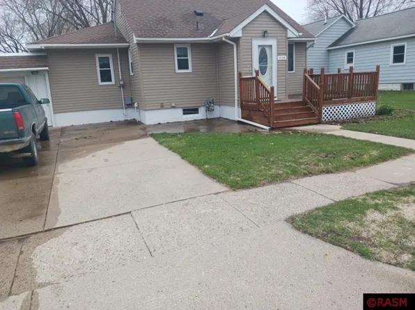 406 10th Ave SE, Waseca, MN 56093