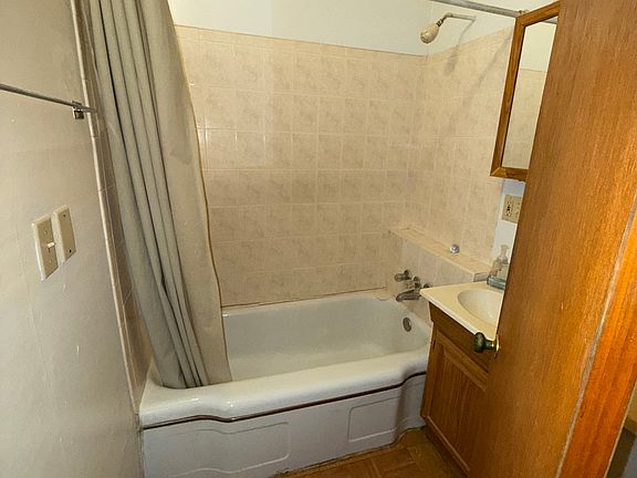 5th image of 1562 Edmund Ave #5