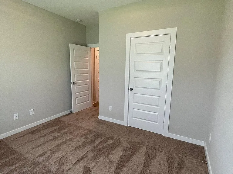 9047 Ivanhoe Dr — Photo 6
