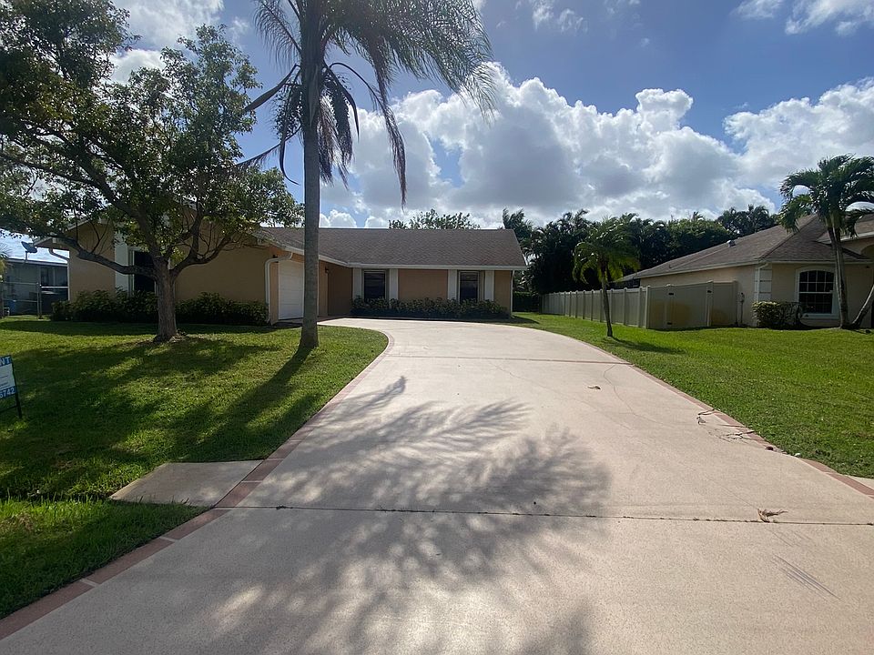 1st image of 2534 SE Caladium Ave