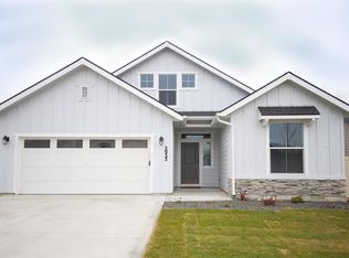 3933 N Amberwood Ave, Meridian, ID 83646