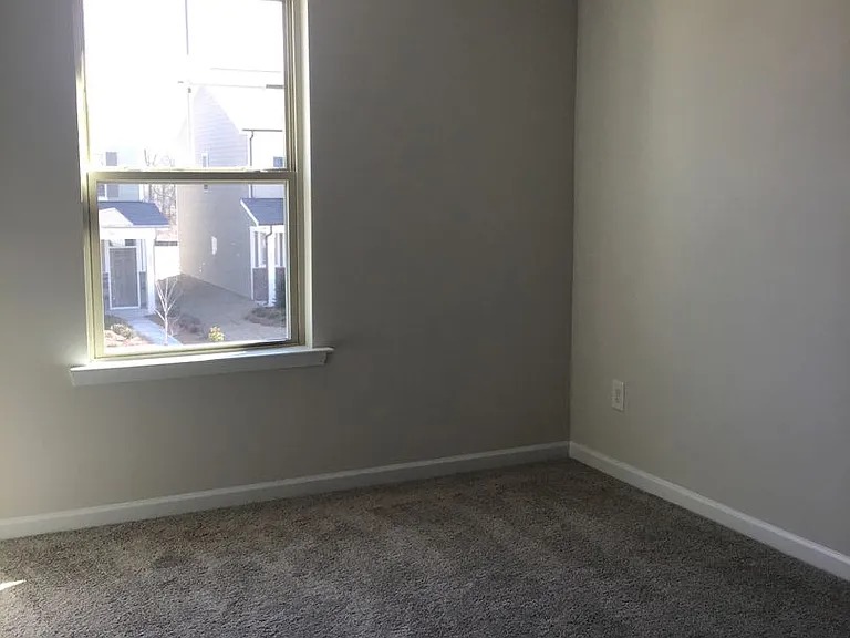 1004 Maylen Trce — Photo 23