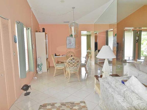 5th image of 642 Lake Point Lane #642