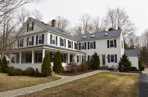 3rd image of 28 South St