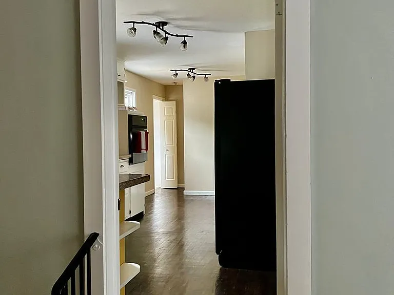 1033 E Kingsbury St — Photo 8