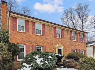 11 Fallswood Ct, Potomac, MD 20854