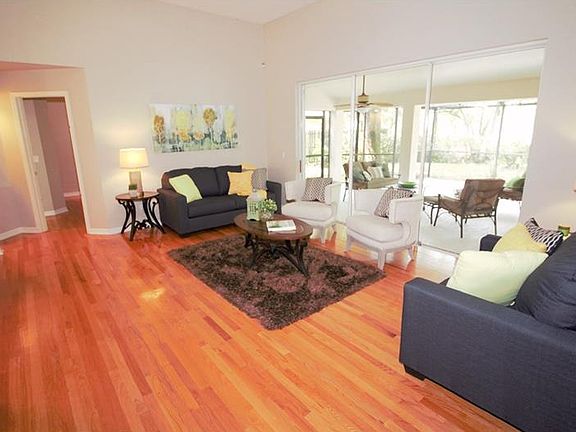 3rd image of 704 Stratfield Dr