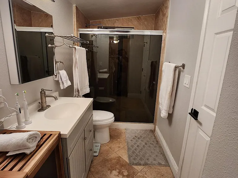 Master on-suite bath with walk-in closet