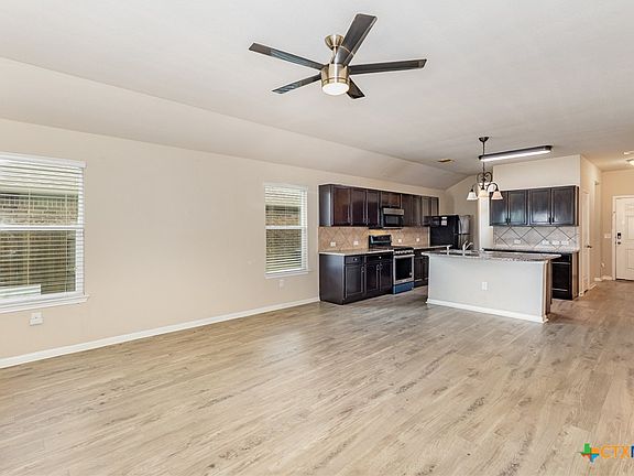 4th image of 413 Camellia Dr