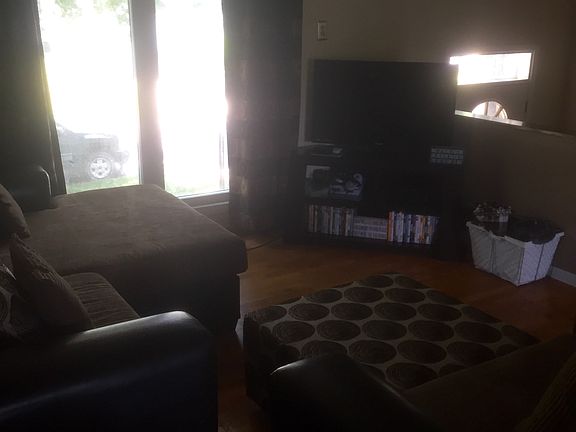 4th image of 4609 Valley Ln