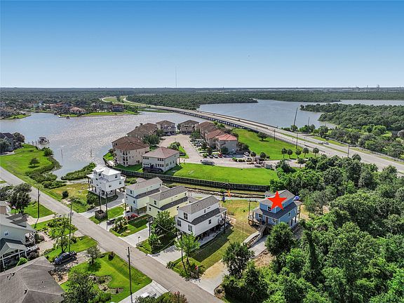 3rd image of 4444 Shady Lake Dr