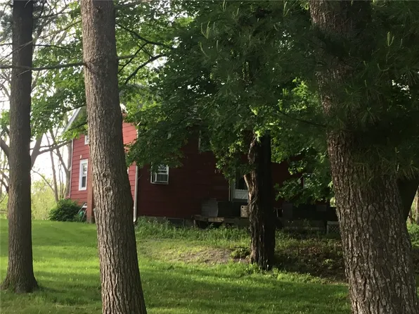 7092 E Bethany Leroy Rd, Le Roy, NY 14482