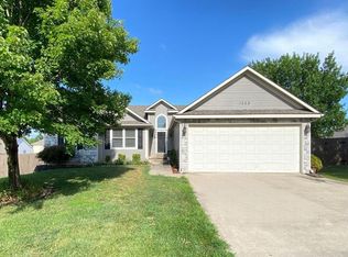 1223 Countryview Ln, Warrensburg, MO 64093