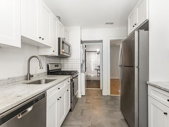 5th image of 159 Forest St Floor 2