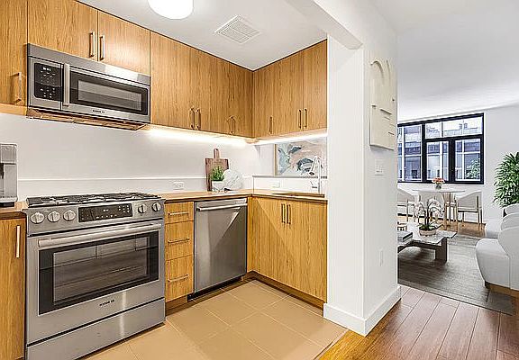 3rd image of 210 E 39th St APT 1203
