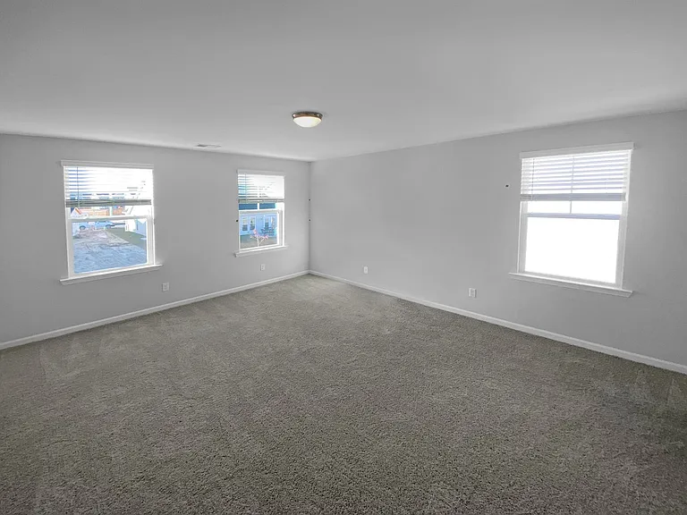 105 Fenway St — Photo 14