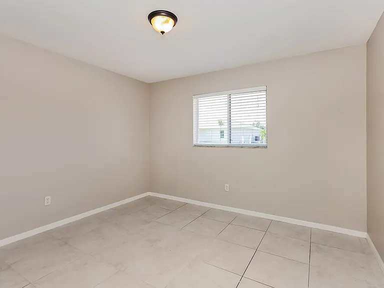 2210 SE 15th St — Photo 13