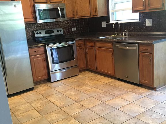 3rd image of 18065 Tebbs Ln